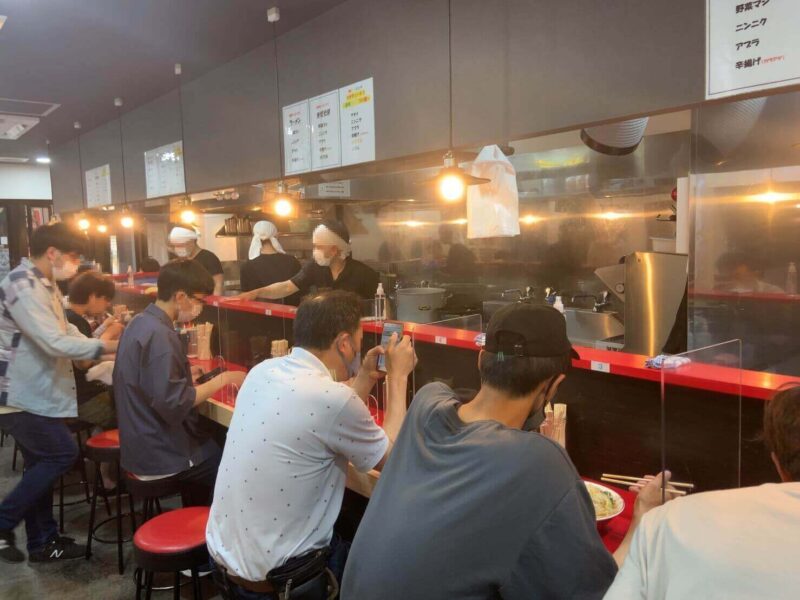 ラーメン鷹の目｜店内（奥）